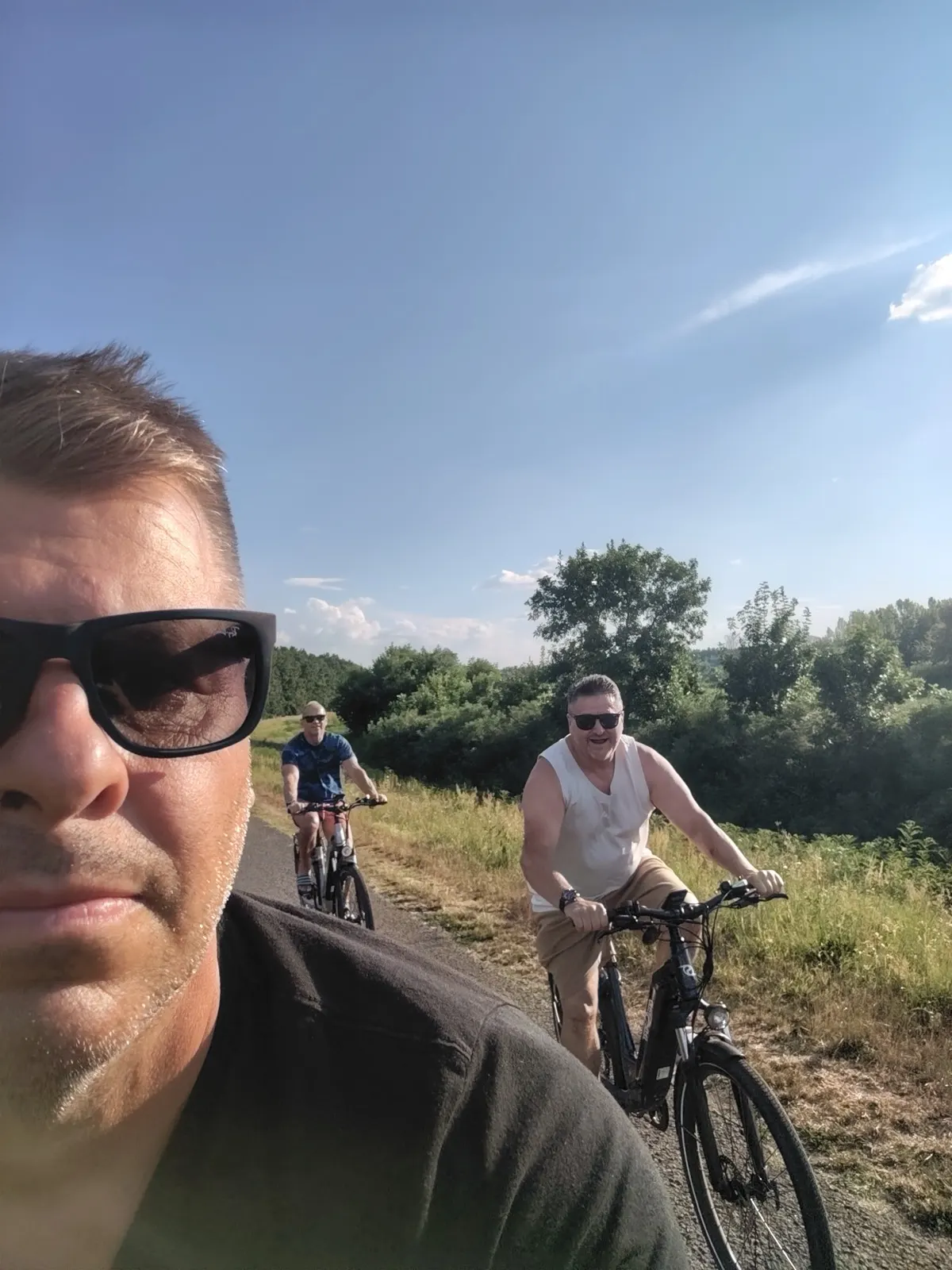 Vendégeink jó hangulatú e-bike túrája